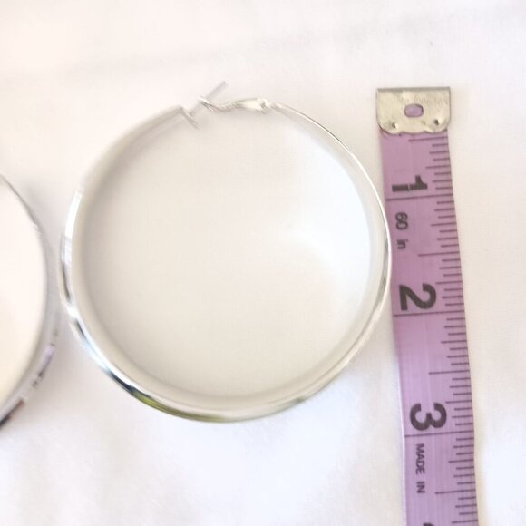 New Silver Hoop Earrings Oversized Lightweight Silvertone Hoops in Box Gift - Picture 4 of 7
